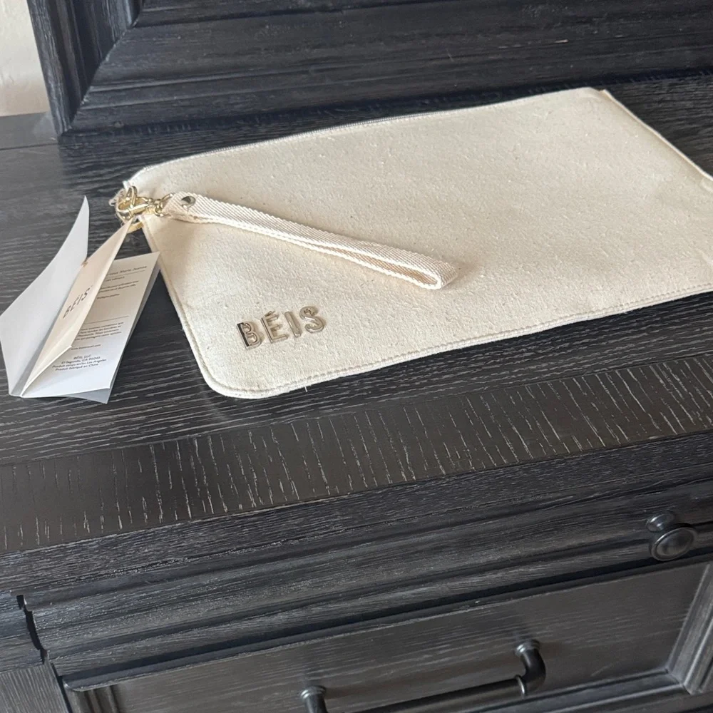 BEIS - The Toke Tote, padded laptop travel sleeve.